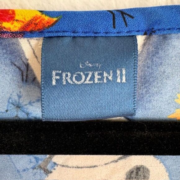 Disney Frozen Women’s 3XL SS Blue Olaf Print Scrub Top V-Neck Holiday Xmas Snow - Picture 7 of 7